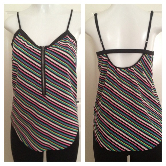 ❌SOLD❌❗Cute colorful striped Roxy top!