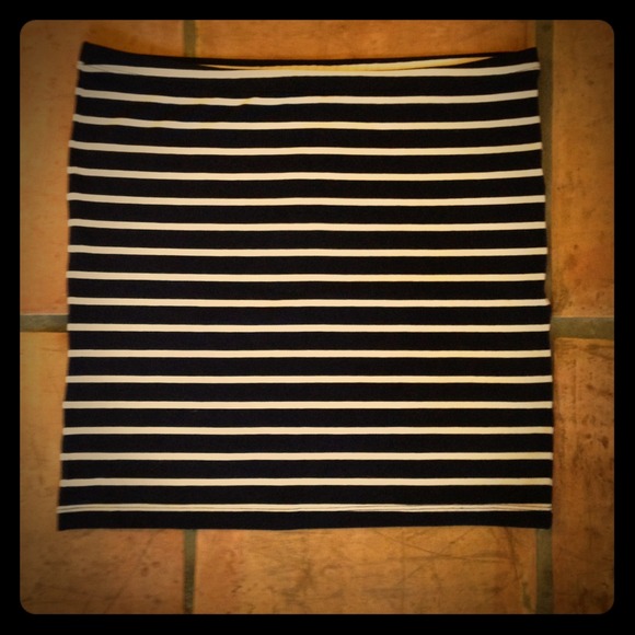 ❌SOLD❌Amazing navy and white striped mini skirt!