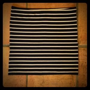 ❌SOLD❌Amazing navy and white striped mini skirt!