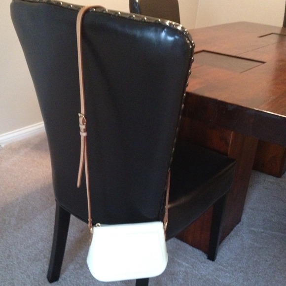 Louis Vuitton Vernis cream monogram crossbody bag - Picture 3 of 4