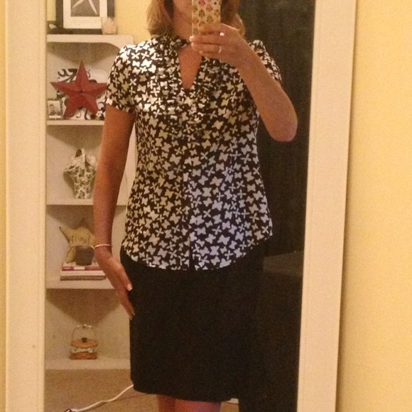 🚫SOLD🚫NY&Co black shirt with white butterflies - Picture 4 of 4