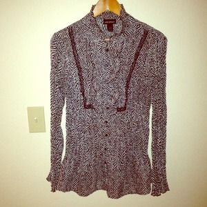 Beautiful black & white ruffled blouse