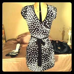Black and White V-neck Flattering Dress