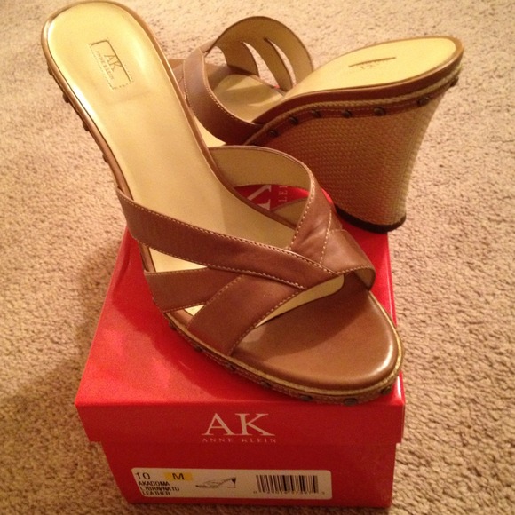 💥REDUCED💥Leather -Glisten Wedge