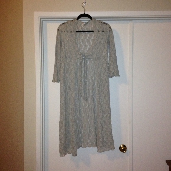 Long sleeve lace shawl