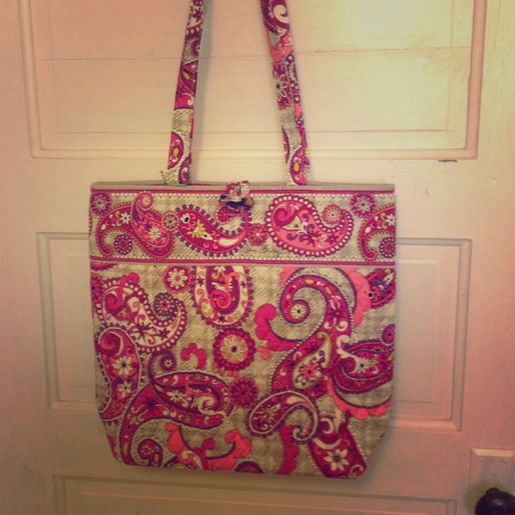 Vera Bradley tote - No trades