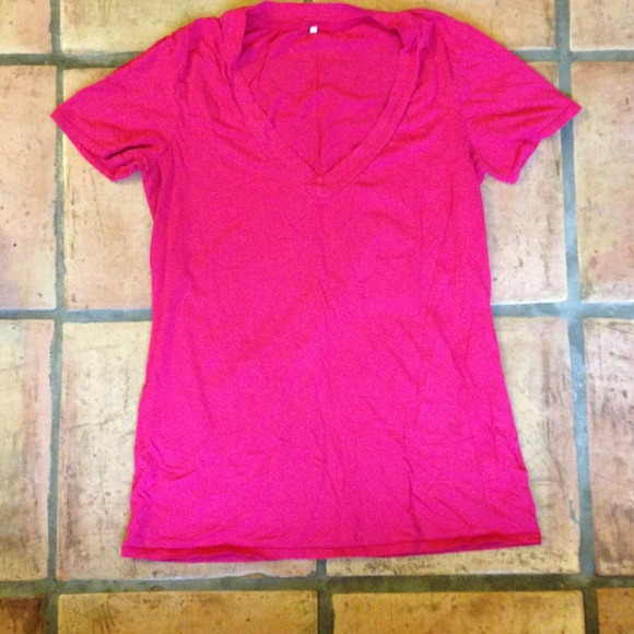 ❌Traded❌Fuchsia James Perse v neck t shirt