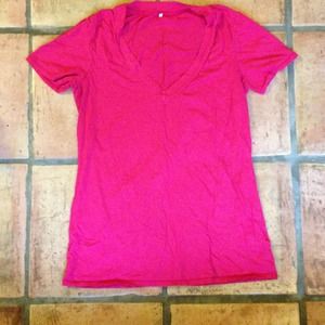 ❌Traded❌Fuchsia James Perse v neck t shirt