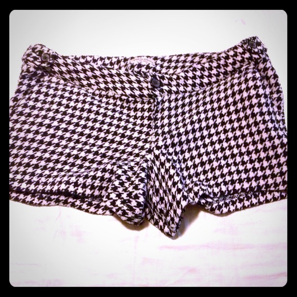 Paris Blues houndstooth shorts