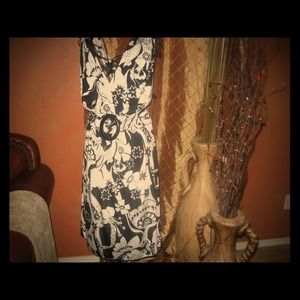 2xl- Black and white floral dress/ blouse bundle