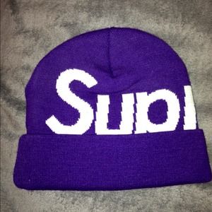 SUPREME PURPLE BEANIE