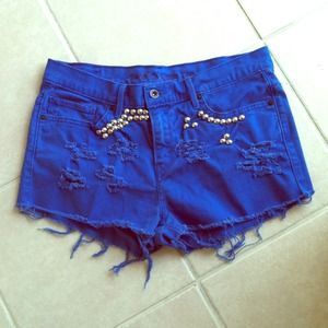 Bundled Hi Rise Custom Levi's Studded shorts💙
