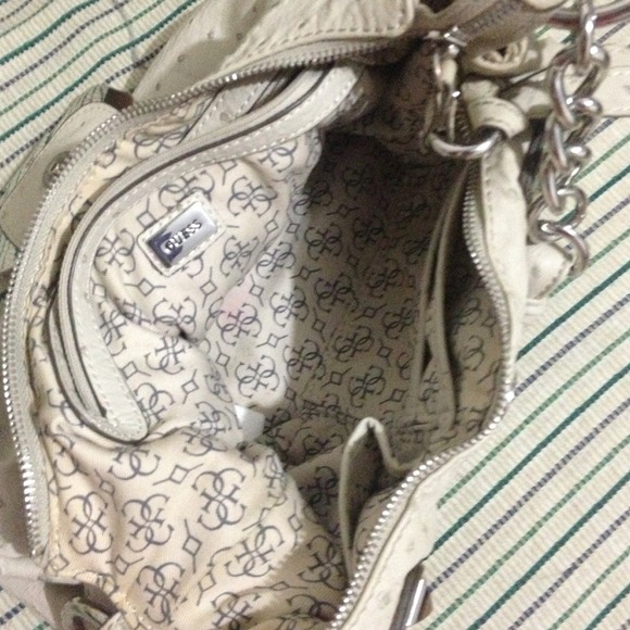 Guess HandBag - Picture 2 of 3