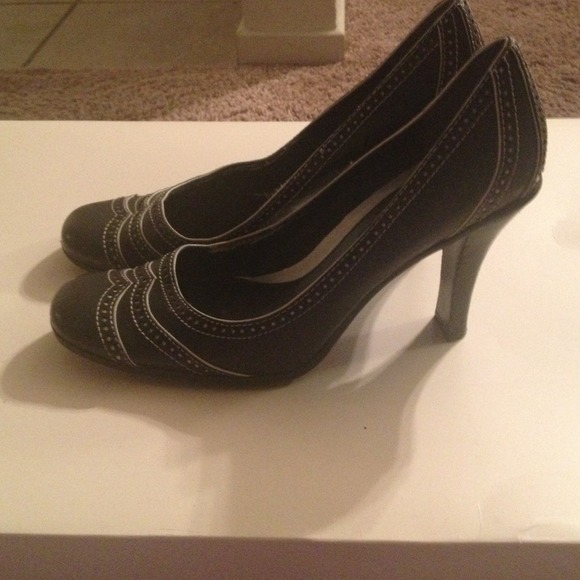 Black & White Enzo Angiolini heels - Picture 2 of 4