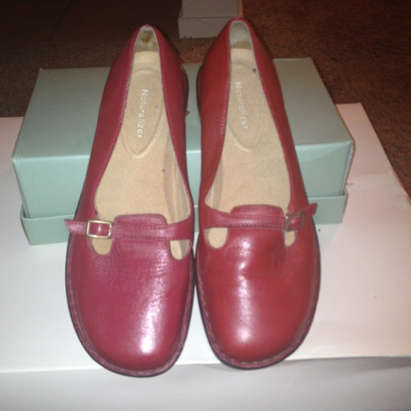 Red Berry Naturalizer Flats - Picture 1 of 4