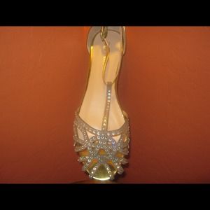 Color pewter cut style shoe with rhinestones.