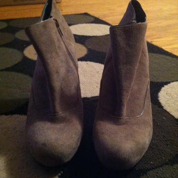 Authentic Nine West booties!!!! Must go