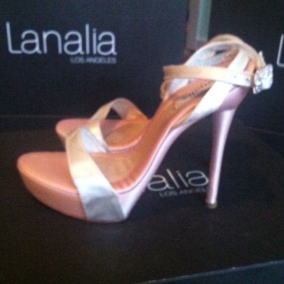 Lavender/off white 5.5" comfy fancy sandals w/swar
