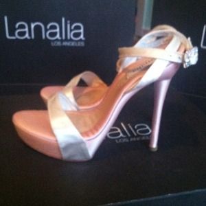 Lavender/off white 5.5" comfy fancy sandals w/swar