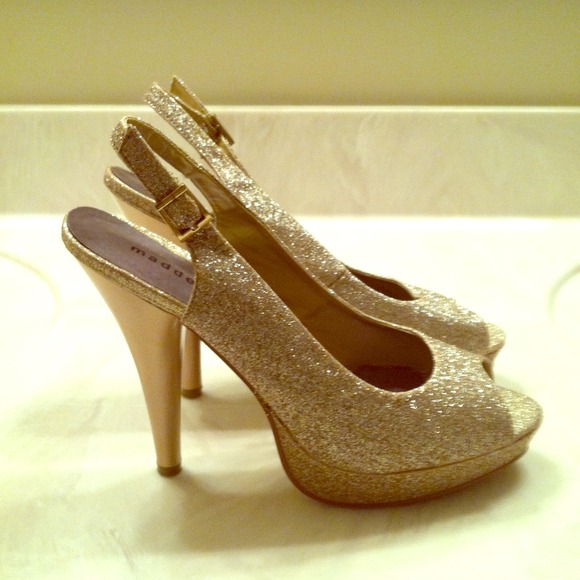 Champagne Open Toe Shoes - Picture 1 of 3