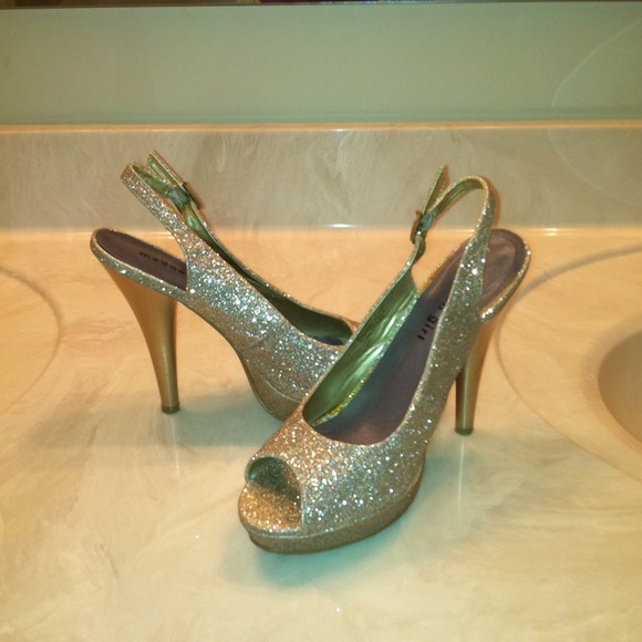 Champagne Open Toe Shoes - Picture 2 of 3