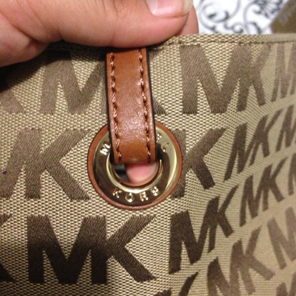 ✅Sold✅👍New authentic Michael kors!! - Picture 3 of 4