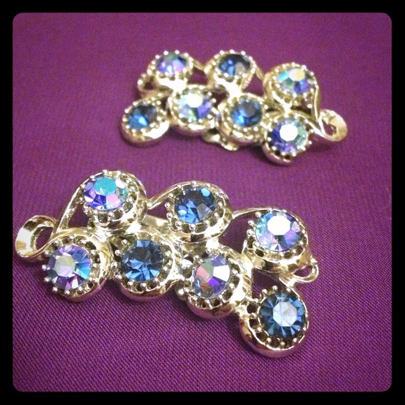 ❌Traded!❌Glowing blue vintage earrings