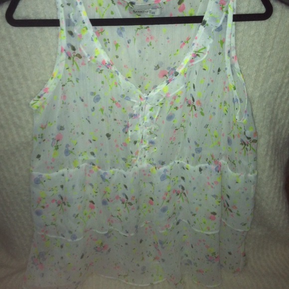 📦SOLD***312. Old Navy Sheer Tiered Top