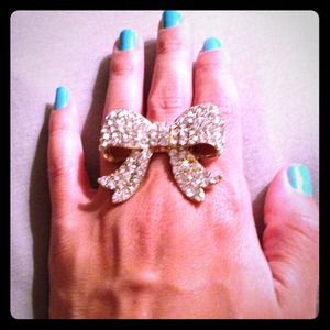 Adorable bow ring
