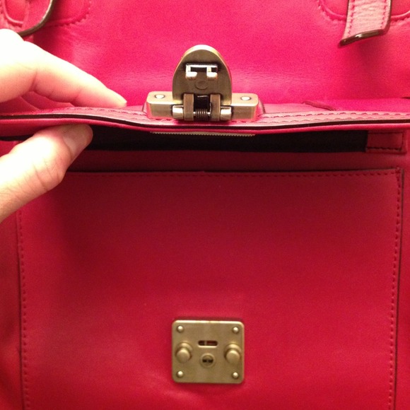 Additional picture of authentic L.A.M.B. Tote Bag - Picture 3 of 4