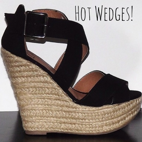Delicious Shoes - ✨Host pick 8/5✨Black strap wedges