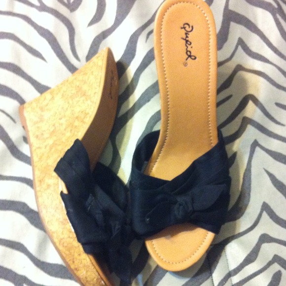 Wedge sandals - Picture 1 of 3