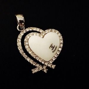 CHANEL Heart Pendant