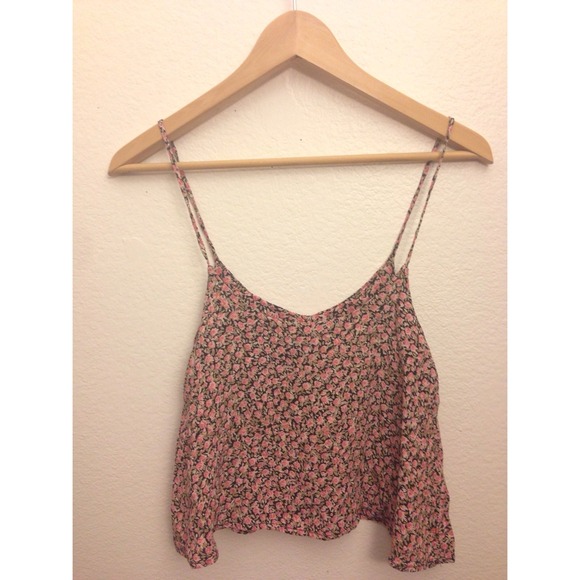 ⛔️TRADED⛔️Brandy Melville Floral Tanktop