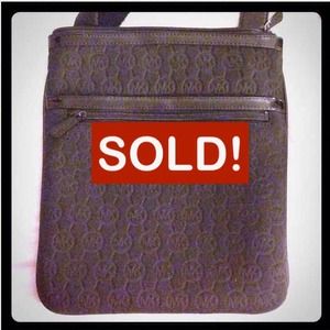 🚫SOLD🚫Michael Kors Black Neoprene Crossbody