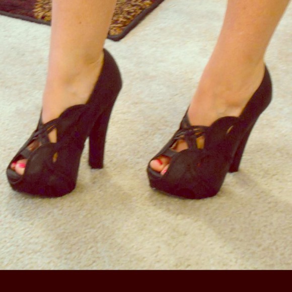 💥SOLD!!!💥 Super Funky Black Heels -- NWOT