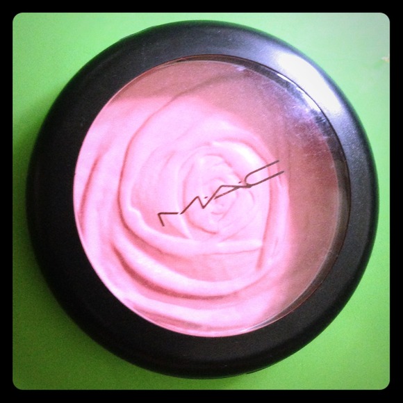 ❌SOLD❌Mac Beauty powder - blush of youth