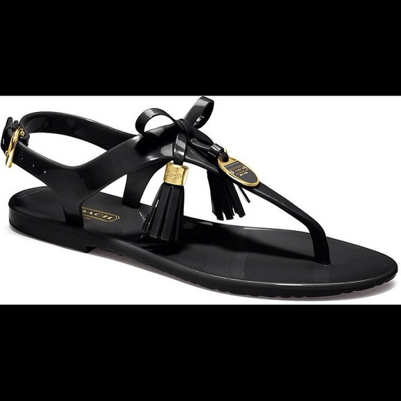 SEARCHING 4 THESE SIZE 8 If any1 sees these tag me