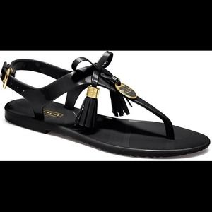 SEARCHING 4 THESE SIZE 8 If any1 sees these tag me