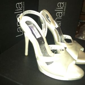 Off white Sz7 bridal shoes