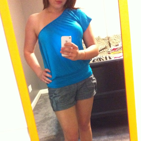 Turquoise top - Picture 1 of 2