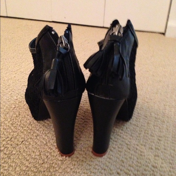 ♥ SALE ♥ Gorgeous black lace ankle booties - Picture 4 of 4