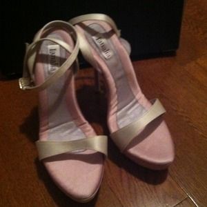 Lavender/off white Sz 9 new 5.5" heels made in LA