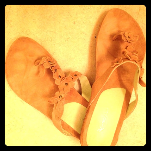 sOLD! Suede Flower Kimel Sandals Thongs size 9.5
