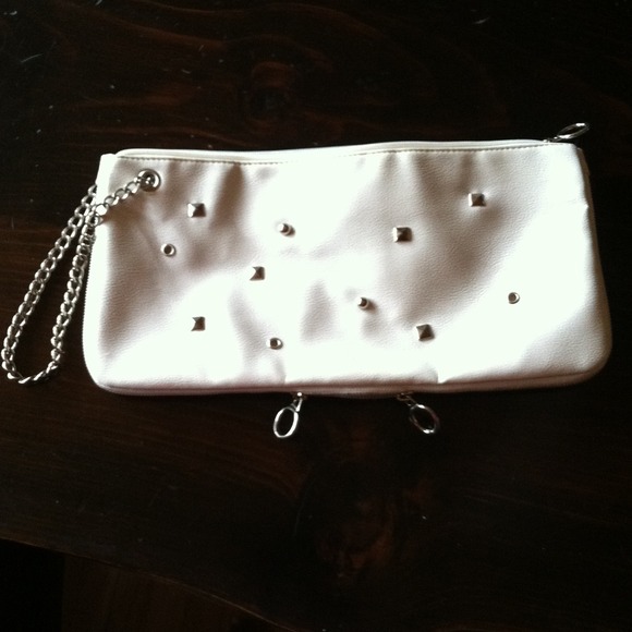 White clutch with silver studs - Picture 1 of 2