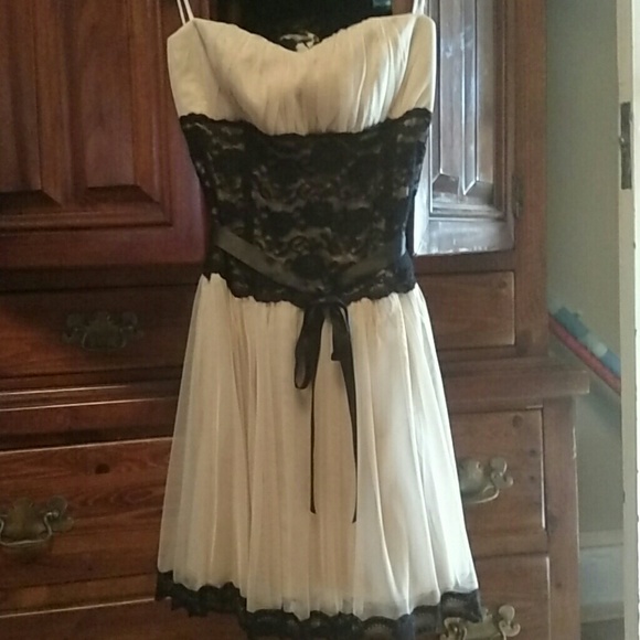 2x Host Pick 11/30, 2/22??NWT tool strapless dress - Picture 2 of 4