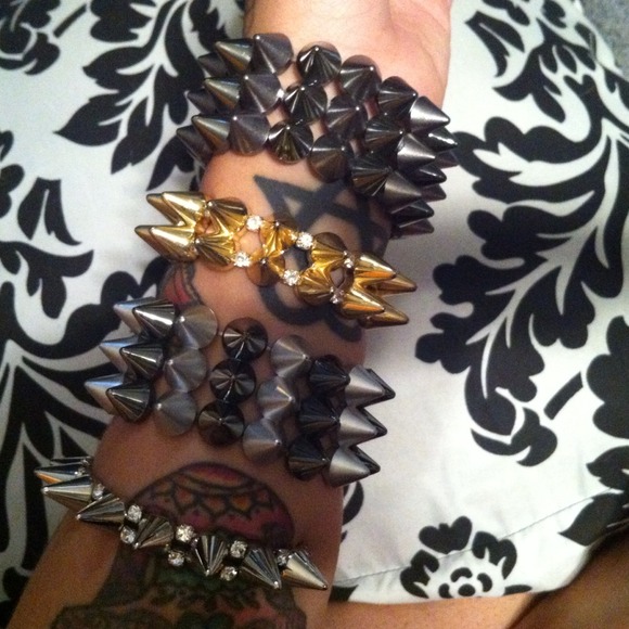 💙SOLD💙 4 spikes & rhinestones bracelet bundle