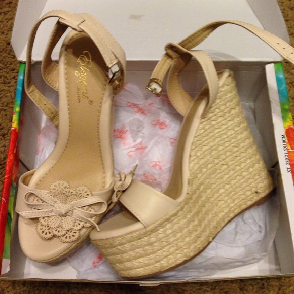 Wedge sandals brand new! - Picture 2 of 3