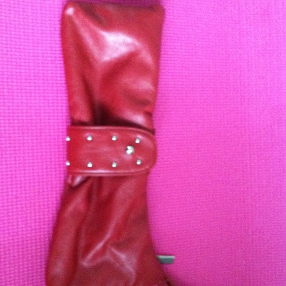 Red clutch
