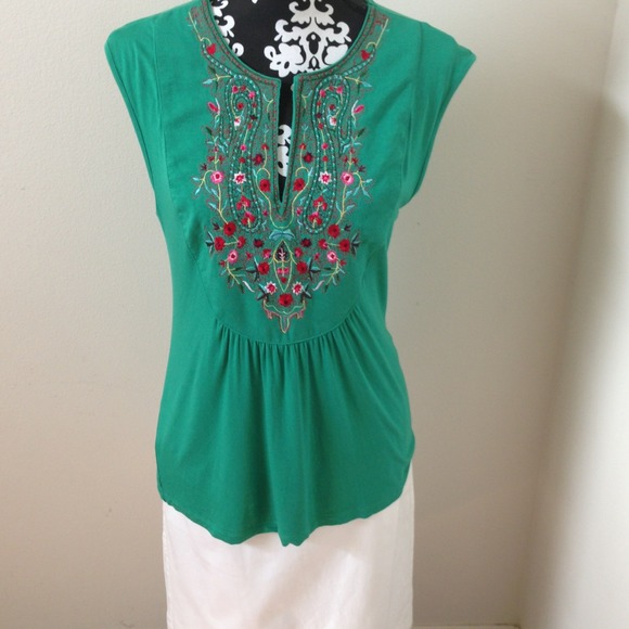 SOLD!!! Green top with beautiful floral detailing! - Picture 2 of 4